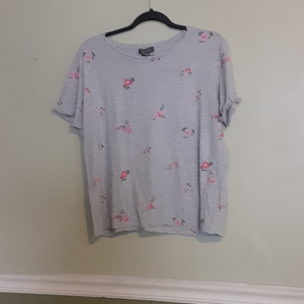 A nice t shirt size 14 from primark